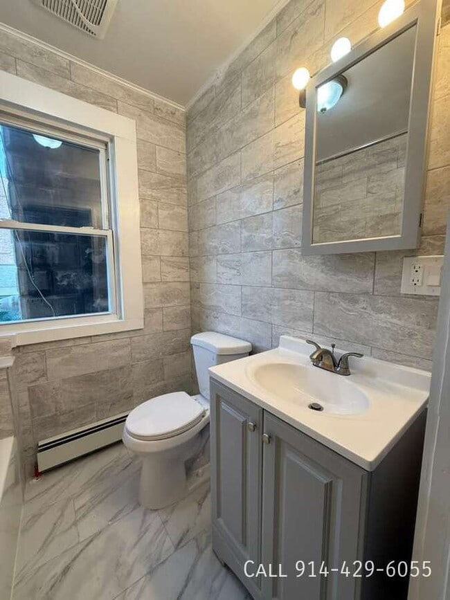 Building Photo - 14 Saratoga Ave