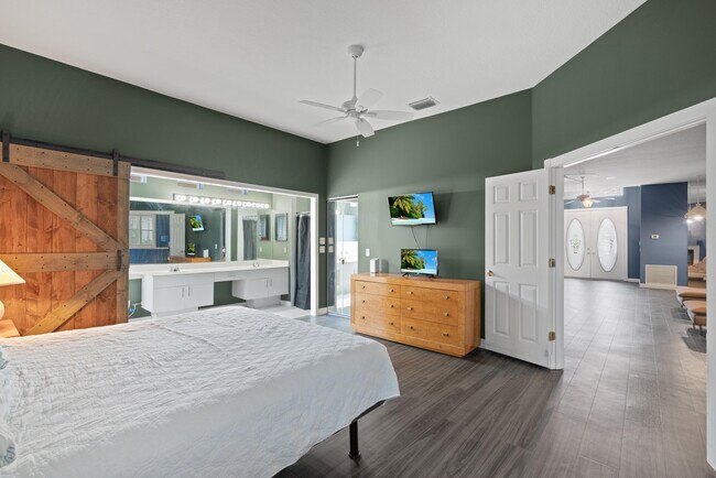 Building Photo - 582 Montevina Dr