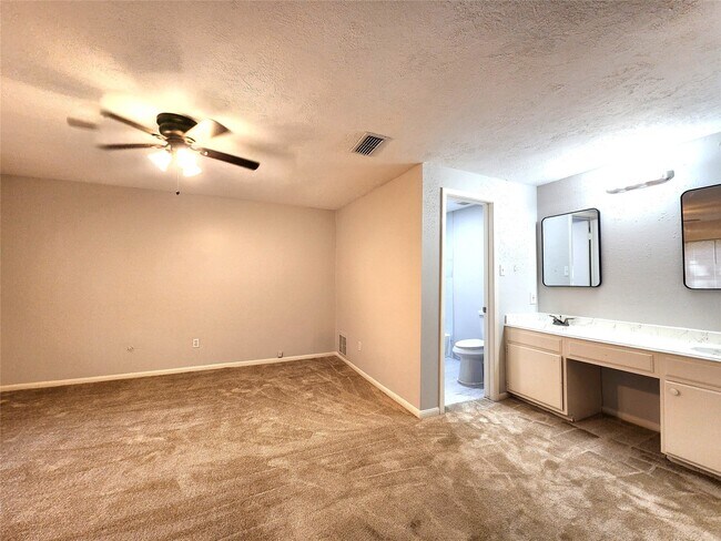 Building Photo - 2314 Stillmeadow Dr