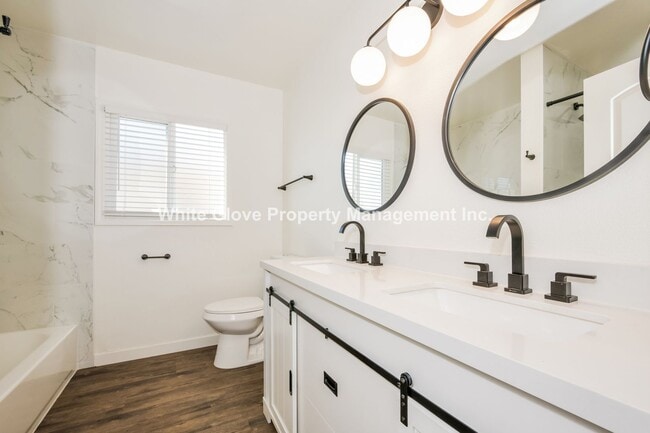 Building Photo - Beautifully Remodeled 3 Bed / 1.5 Bath Bellflow Home with New Upgrades Throughout