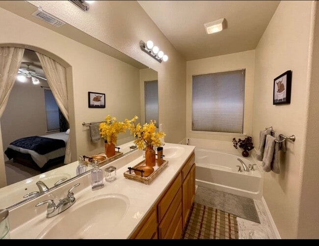 Building Photo - 1784 Sevilla Dr