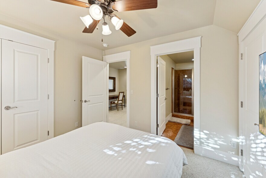 Building Photo - 541 Craftsman Way