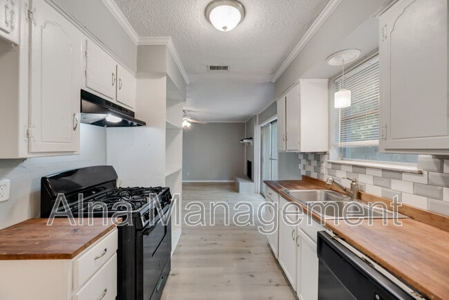 Building Photo - 6500 Melinda Dr