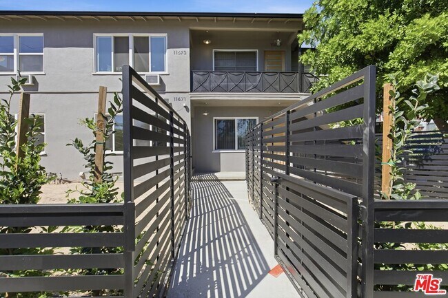 Building Photo - 11671 Chandler Blvd