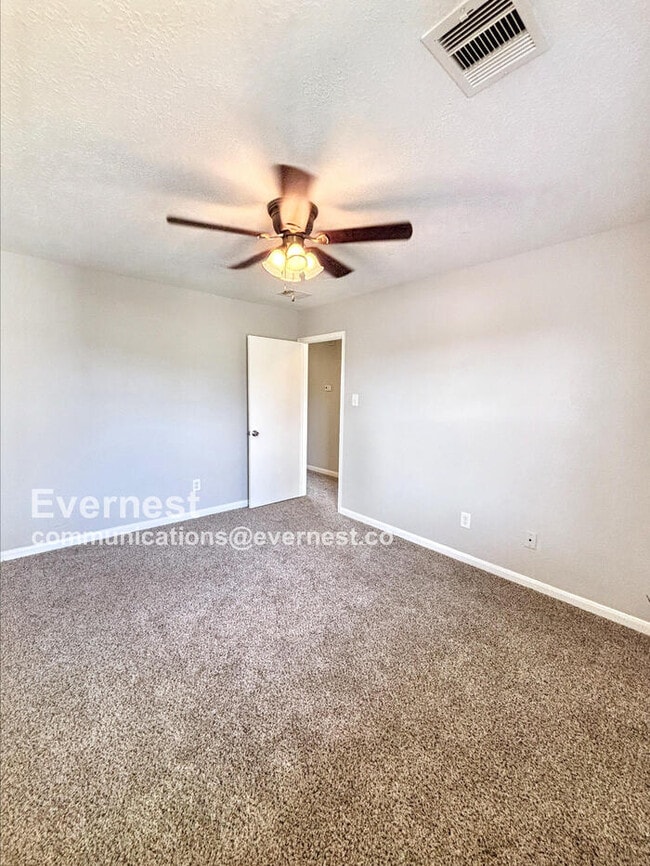 Building Photo - 10618 Kentington Oak Dr