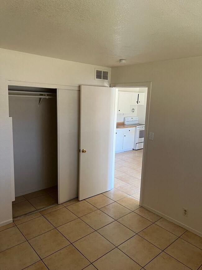 Building Photo - 1 Bedroom 1 Bath In Central Las Vegas