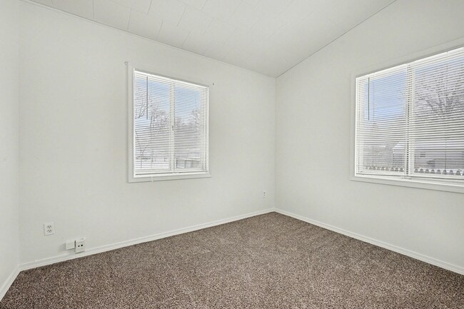 Building Photo - 2423 Sonora St