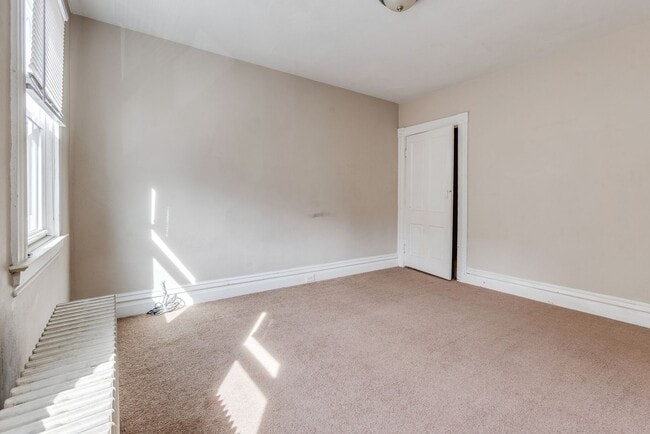 Building Photo - AVAILABLE JUNE 2026 - Spacious 2 Bedroom Home w/ SECONDS from Shiloh & Grandview!