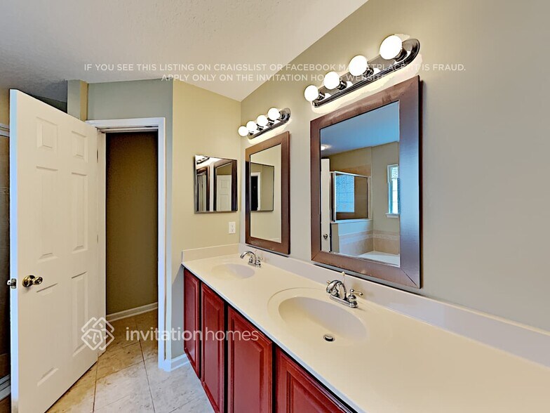 Building Photo - 3538 Old Village Dr