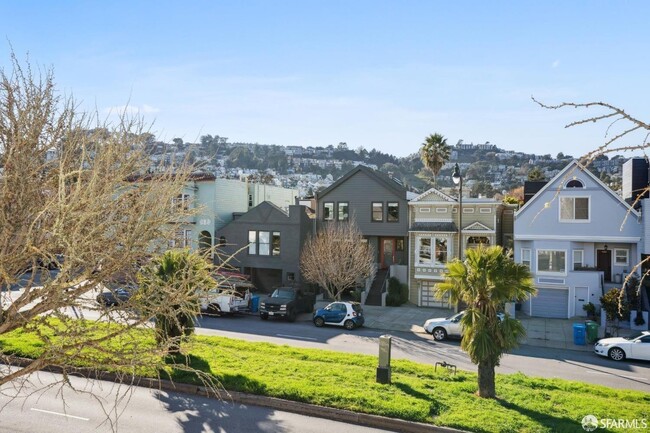 Building Photo - 1623 Dolores St