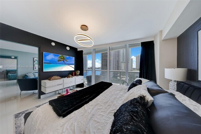 Building Photo - 465 Brickell Ave
