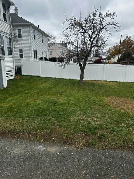 Yard - 279 Nottingham St