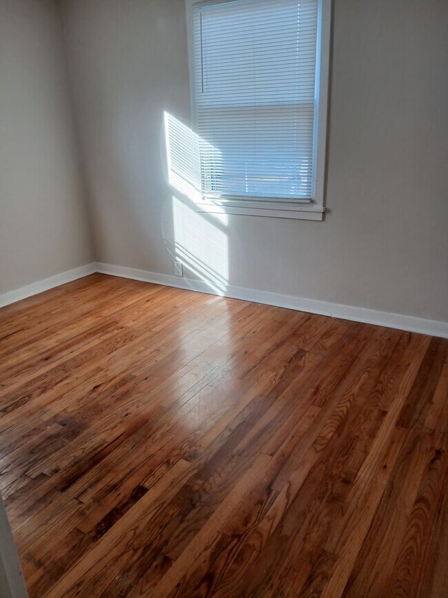 Building Photo - 2813 King St