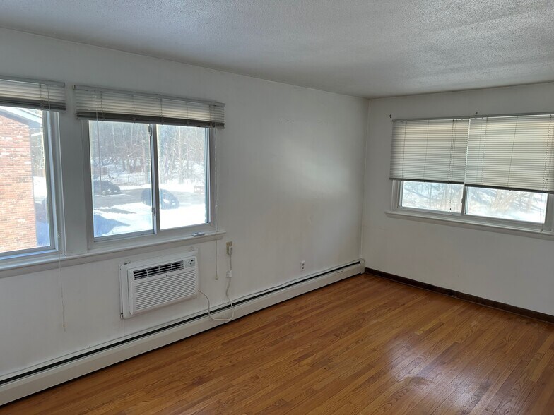 Building Photo - 135 New Britain Ave