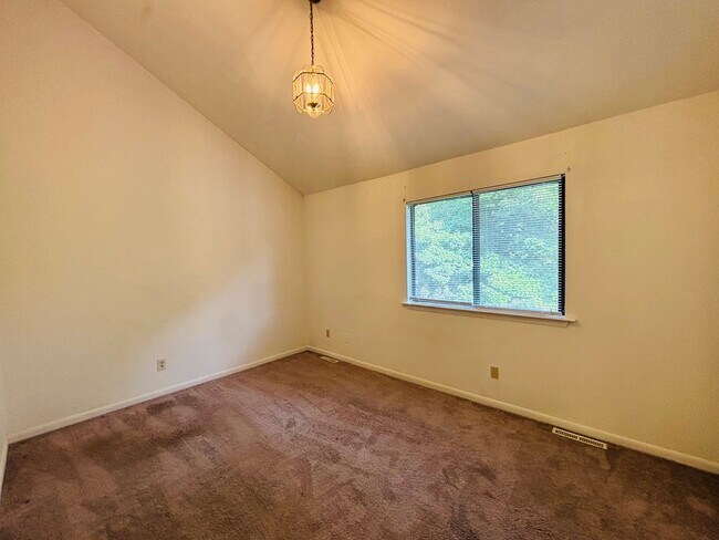 Building Photo - 233 Fairfax Rd