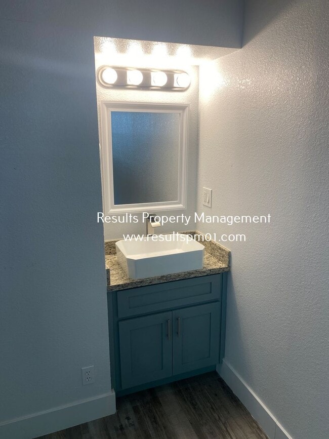 Building Photo - Charming 2 Bed 2 Bath Duplex