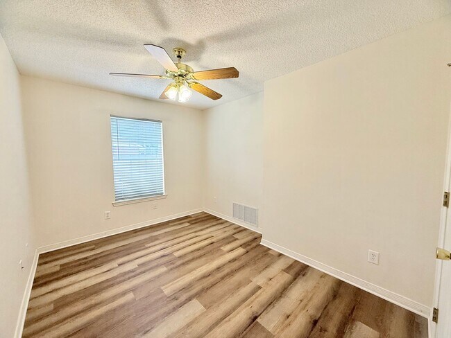 Building Photo - Spacious 4-Bedroom Home - Woodbine Springs