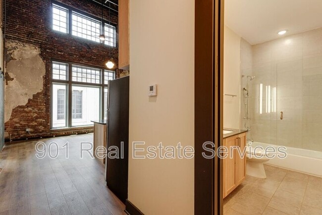 Building Photo - 124 Monroe Ave