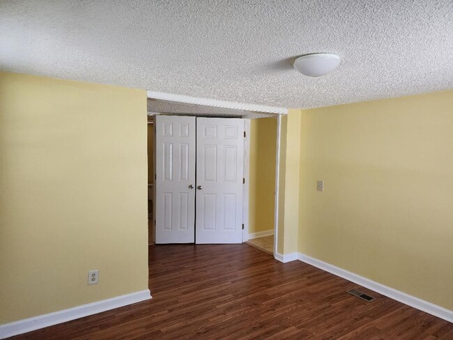 Building Photo - LOVE SIZE!