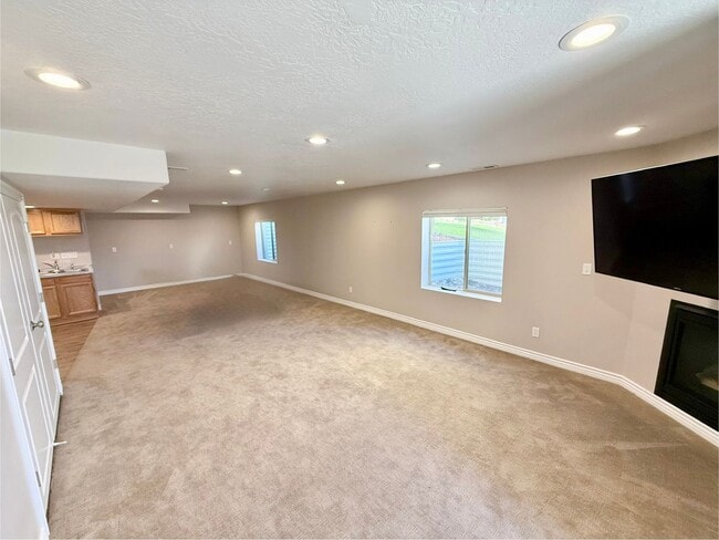 Building Photo - 5629 Far Vista Dr