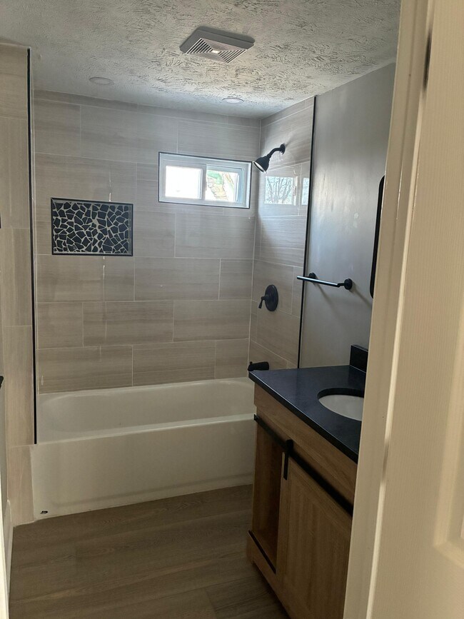 Building Photo - 2721 Woodbridge Ave