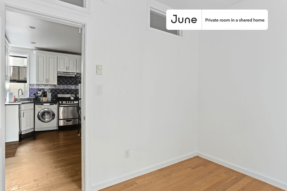 Building Photo - Private bedroom in 3 bed/1 bath Home