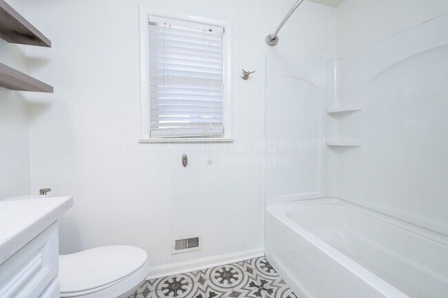 Building Photo - 6002 E 8th St N