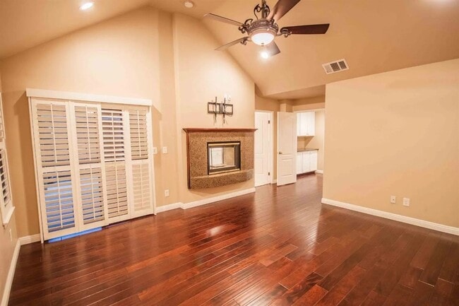 Building Photo - 1838 E Shea Dr