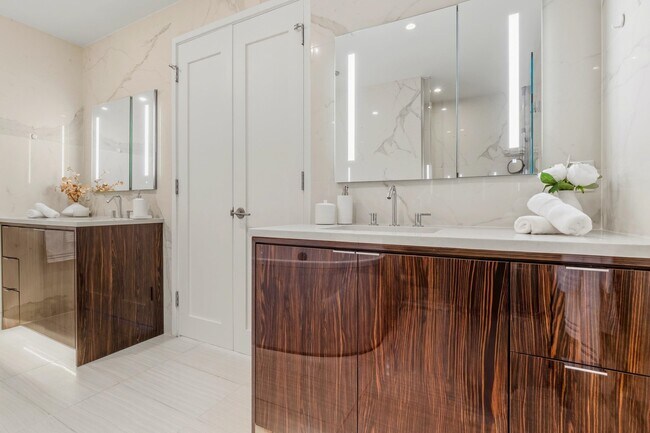 Building Photo - 800 AVENUE AT Port