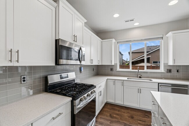 Building Photo - 6813 Sweetgum Ave NE