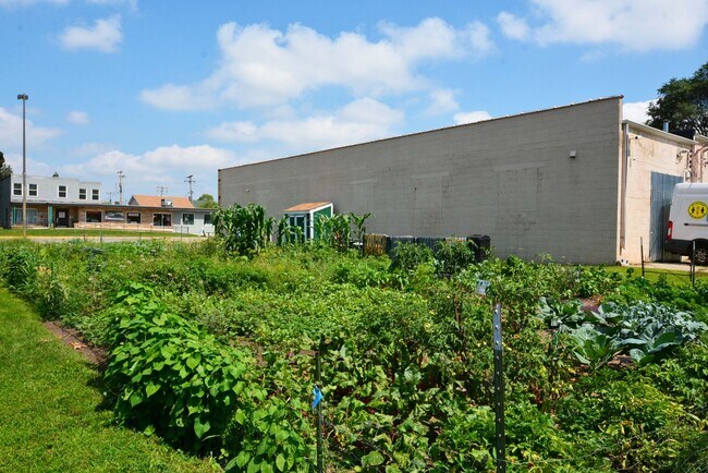 Building Photo - 3BD Home with Deck, Fenced Yard & Garage—S...
