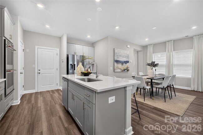 Building Photo - 314 Hyssop Ct