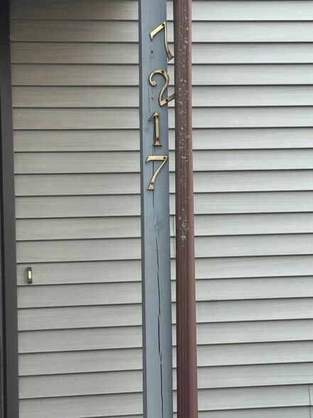 Building Photo - 7217 Park Shores Ct