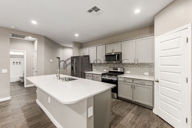 Building Photo - 12116 W Wier Ave