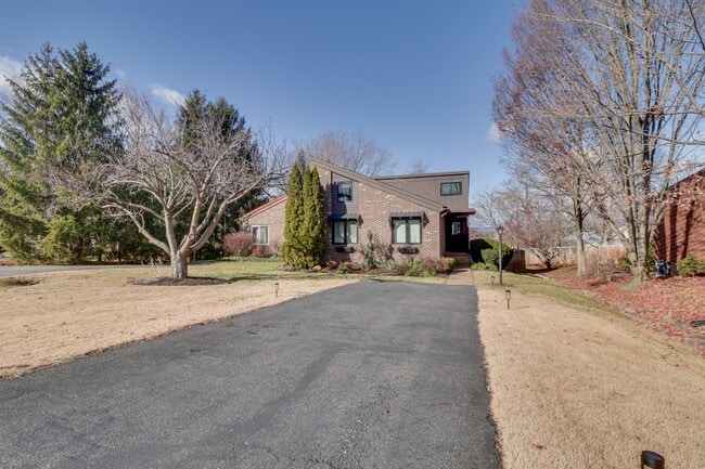 Building Photo - Modern 3BR Duplex with Abundant Natural Light