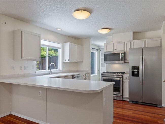 Building Photo - FOR RENT: MRS. CLEAN LIVED HERE! LOVELY HILLSBORO HOME AVAILABLE NOW! 4 BED, 2.5 BATH, 2 CAR GAR,...