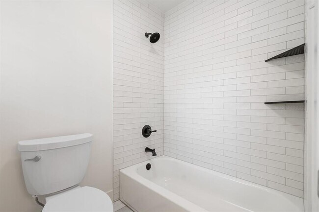 Building Photo - 14 Long Springs Pl