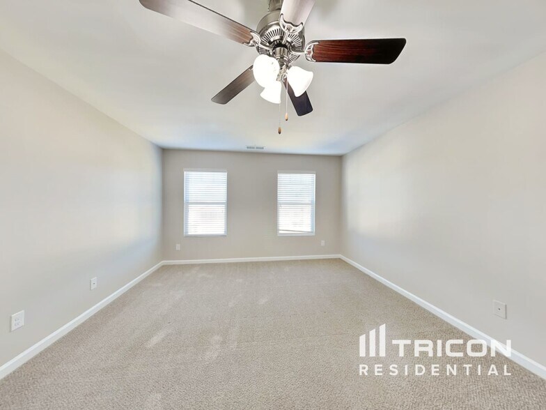 Building Photo - 1938 Roxey Ln