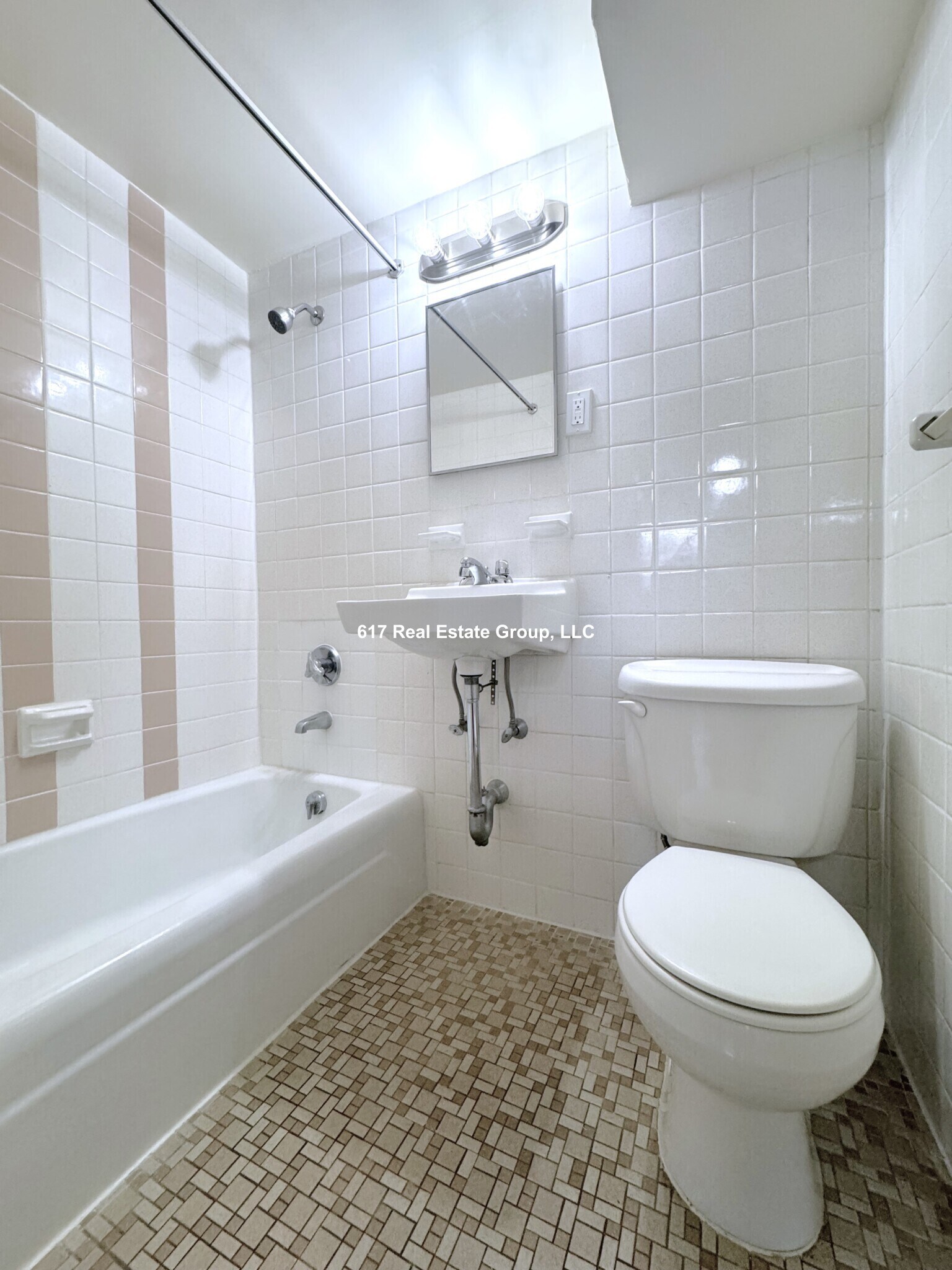 Building Photo - 176 N Beacon St