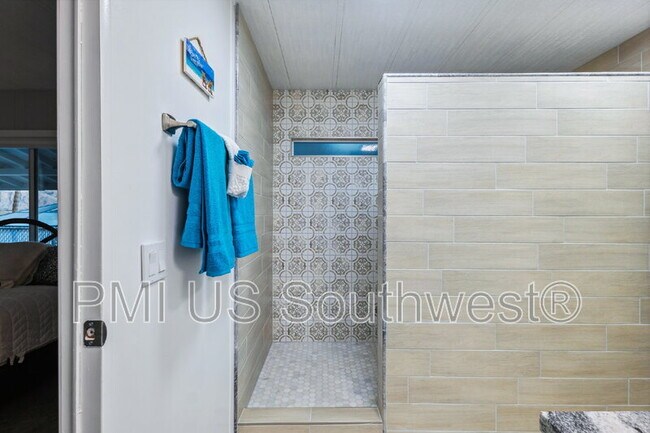 Building Photo - 437 Riverfront Dr