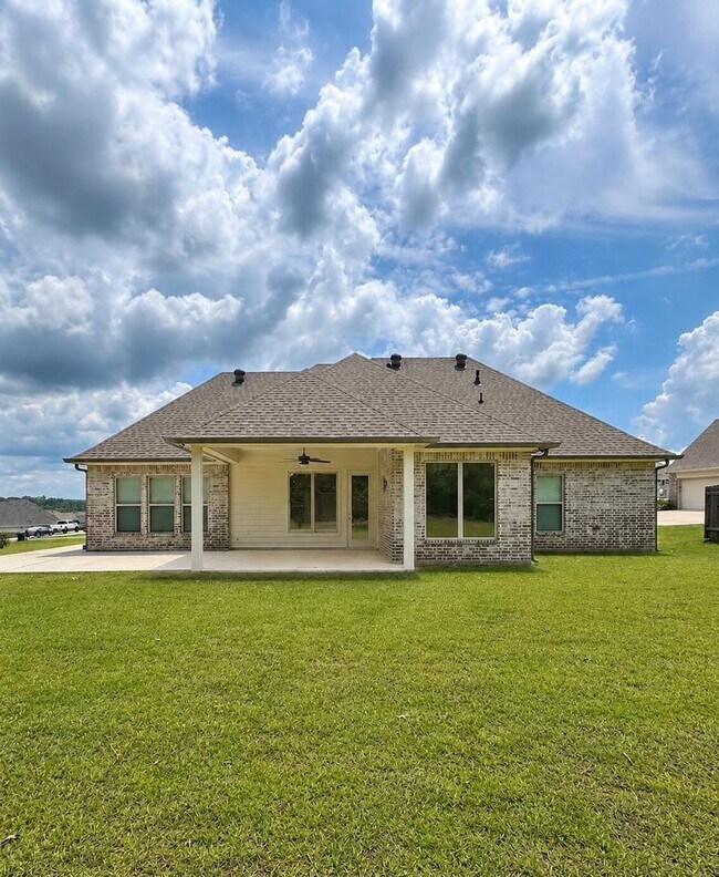 Building Photo - Forest Hills Subdivision!