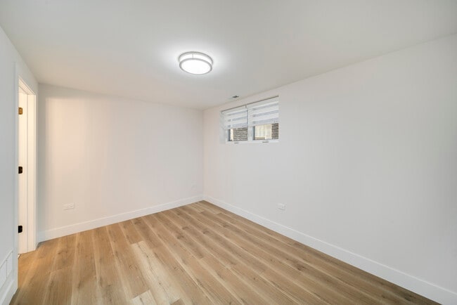 Building Photo - 1137 N Francisco Ave