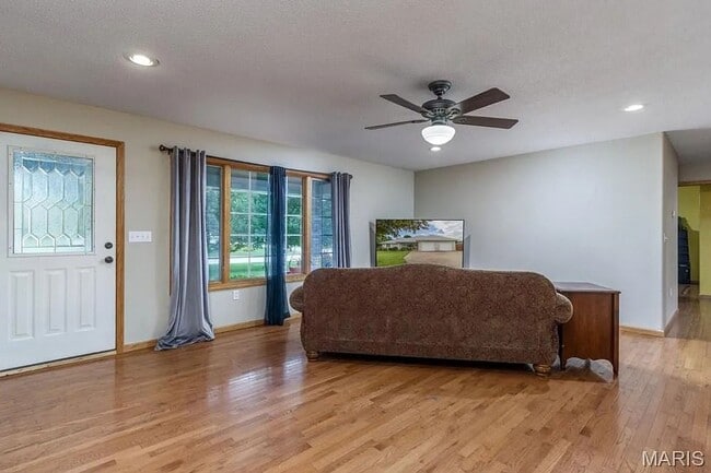 Building Photo - OCTOBER SPECIAL!!!!! 3 BEDS 2 BATH HOME