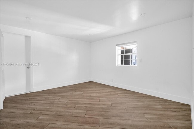 Building Photo - 14970 Leisure Dr