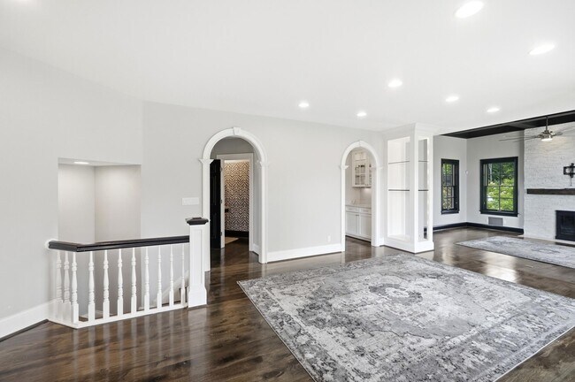 Building Photo - 678 Canterbury Dr