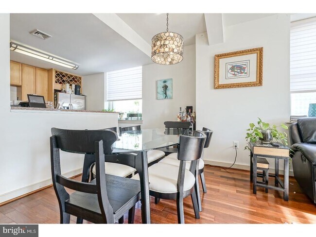 Building Photo - 111 S 15th St