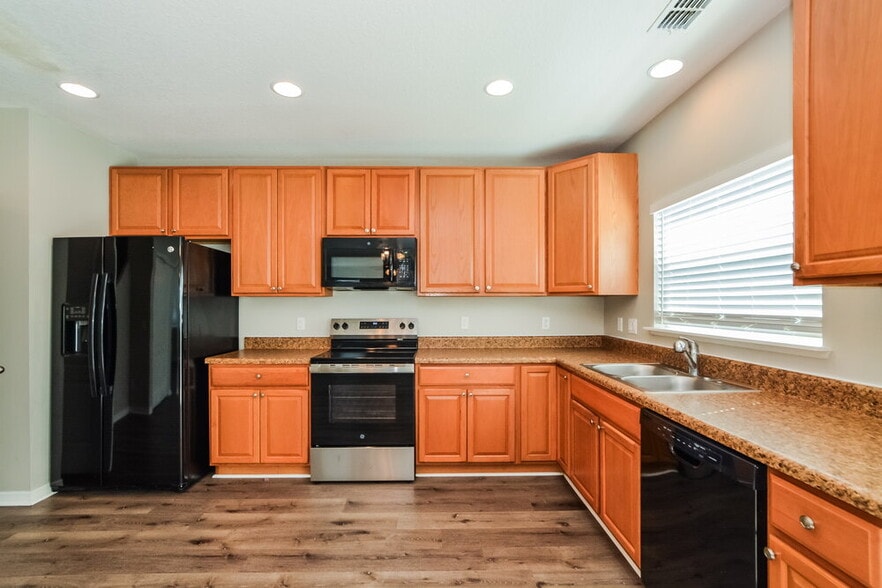 Building Photo - 2237 Aitkin Loop
