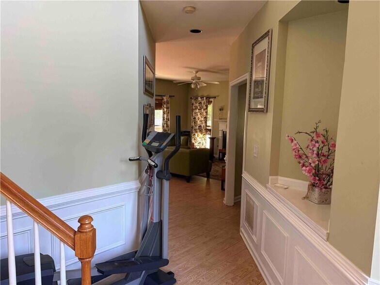 Building Photo - 2835 Crestmont Ct