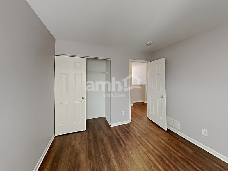 Building Photo - 204 Stearn Dr