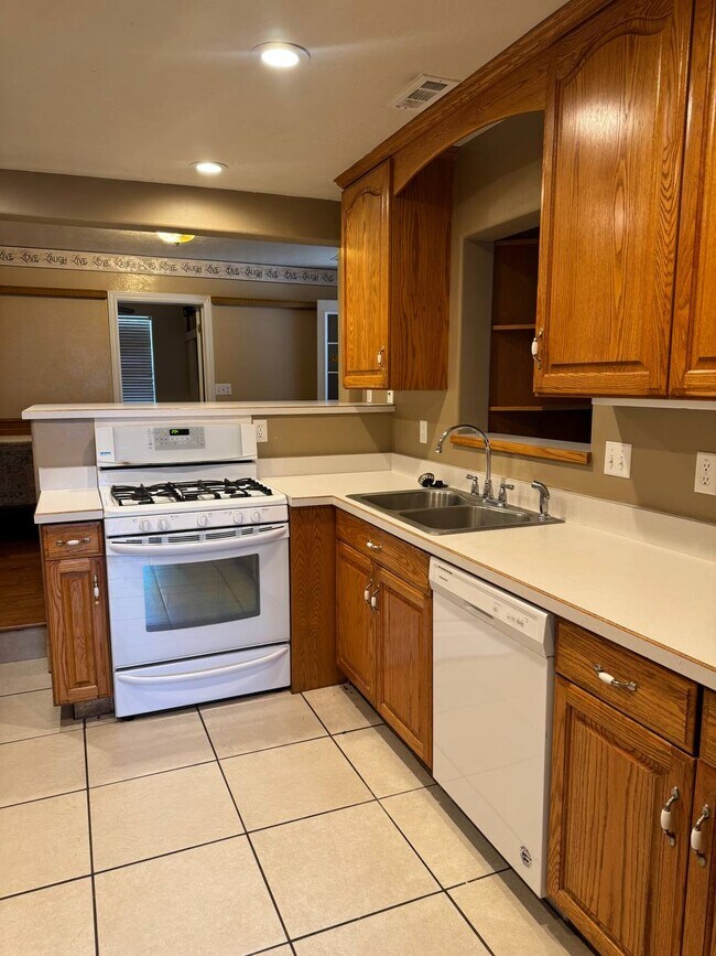 Building Photo - MONROE PROPERTY RENTALS (BLUE HOUSE)